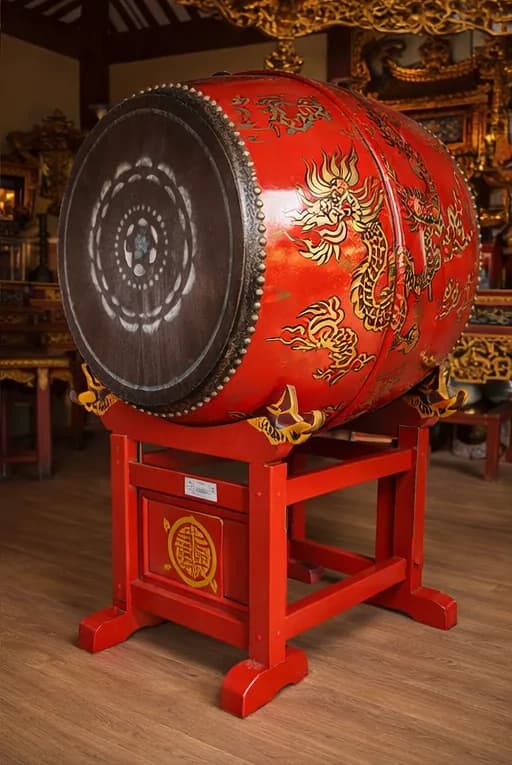 Trống đình do xưởng nghệ nhân Phạm Công Kiểm chế tác